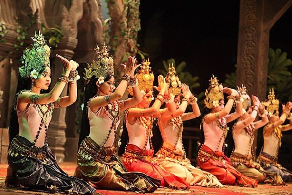 Apsara performance - Vietnam school trips