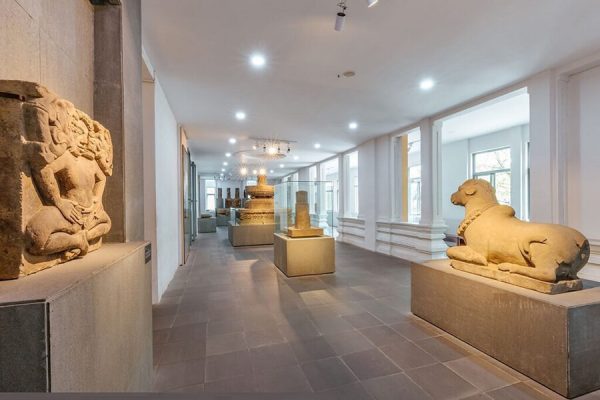 Cham Museum - Vietnam School Tour