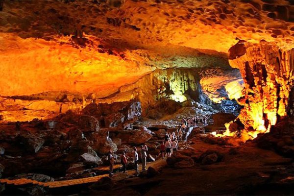 Sung Sot cave, Halong - Vietnam school trips