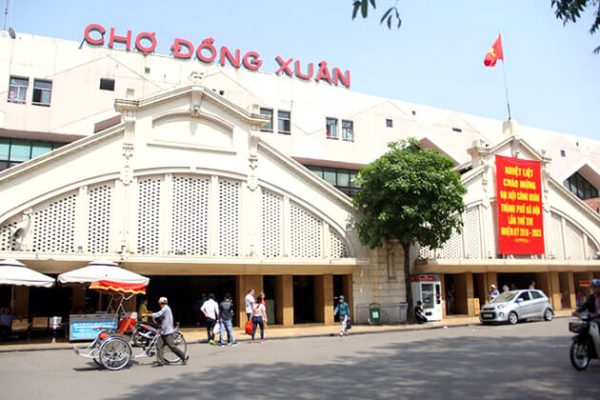 Dong Xuan Market - Vietnam school trips