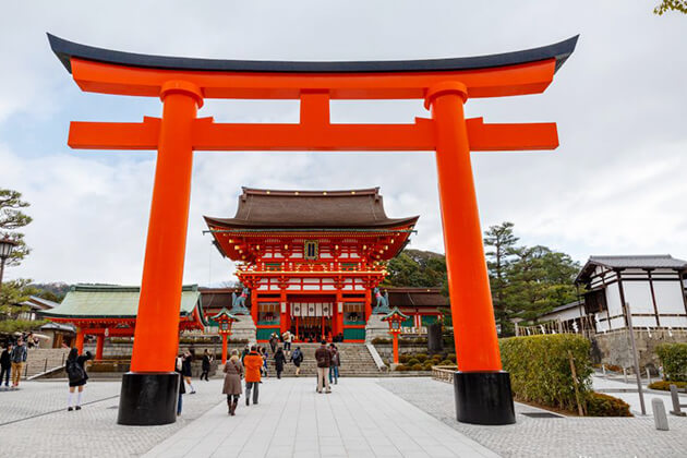 Fushimi Inari Shrine - Japan school tours