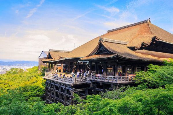 Kiyomizu Temple discovery in Japan school trip