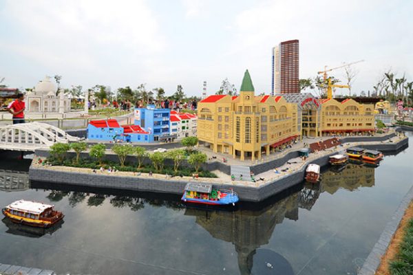 Lego Kingdoms exploration in Singapore school tour