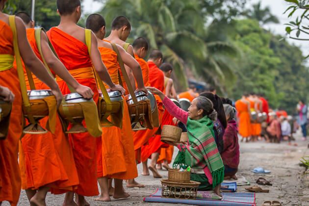 Luang-Prabang-morning-ceremony - Laos school trips