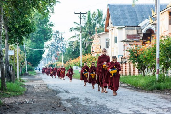 Alms giving, Nyaung Shwe - Myanmar school trips