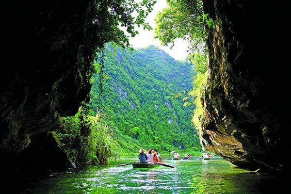 Ninh Binh exploration - Vietnam school trips