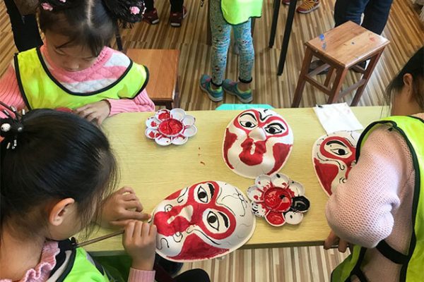 Students Learn to Apply Facial Makeup in Guangzhou - China school tours