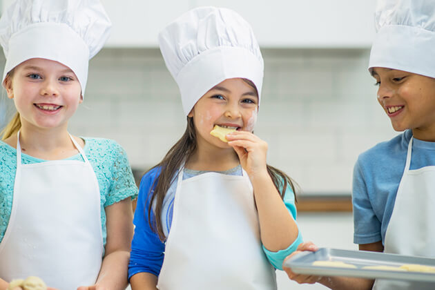 Cooking class at Red Bridge - Vietnam school trips