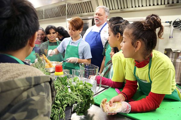 Students learn to cook Chinese dishes in Guilin - China school tours