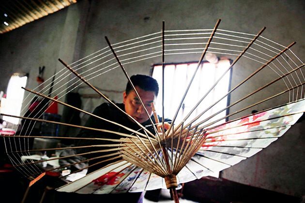 Students see crafted umbrellas from Taiwan School Trip