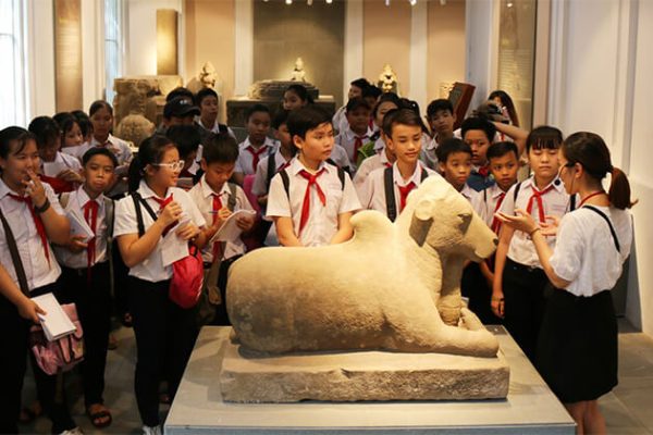 Students visit Cham Museum - Vietnam school trips