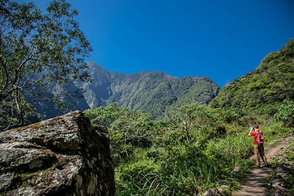 Students visit Taroko Gorge - Taiwan school trips