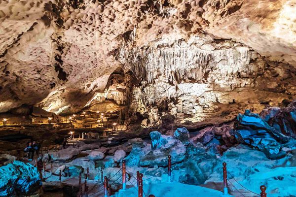 Sung Sot cave - Vietnam School Trip