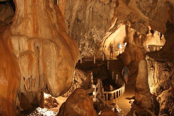 Tham-Jang-cave - Laos school tour