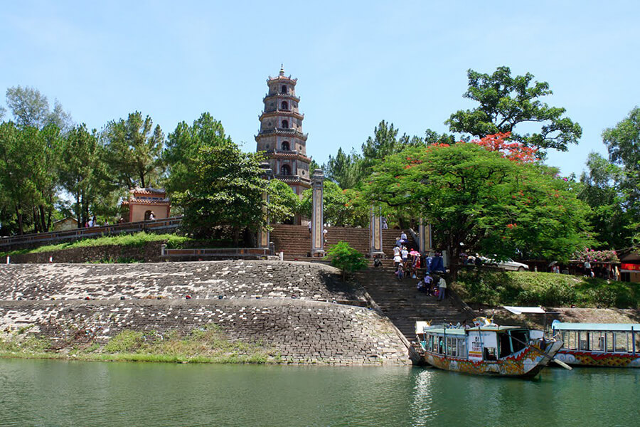 Thien Mu Pagoda, Hue - Vietnam school tour