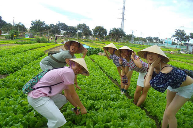 Tra Que Village - Vietnam school trips