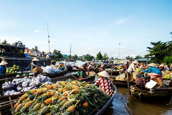 Vinh Long market in Mekong Delta - Vietnam school trips