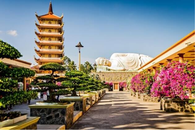 Vinh Trang Pagoda - explore Mekong Delta in vietnam school trips