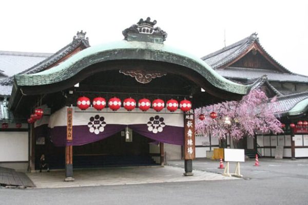 Visit Gion Coner Theatre in Japan School Trip