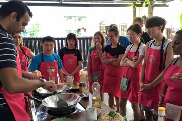 chiang mai cooking class for students in Thailand school tour