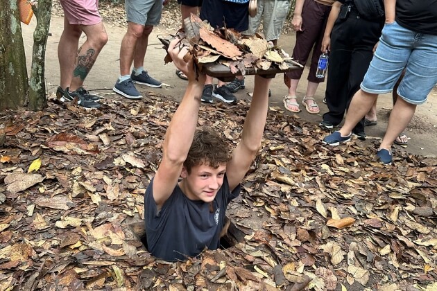discover cu chi tunnel - vietnam school trips