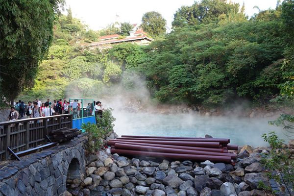 Hot-springs in China school trip