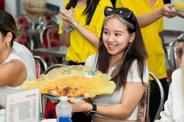 street food in Ho chi minh - student trips to vietnam