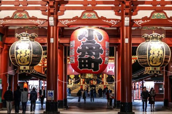 students visit Sensoji Temple in Japan school tour