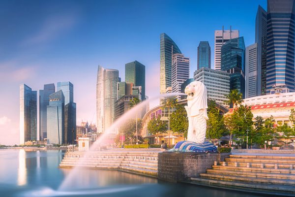 students visit The Merlion Statue in Singapore school trip