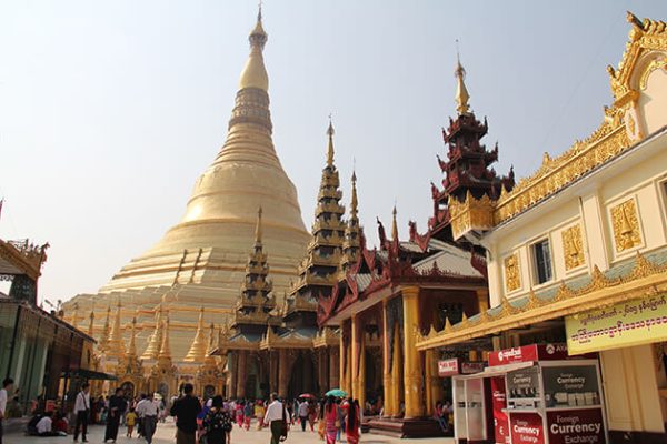 Shwedagon-Pagoda in Myanmar school trip