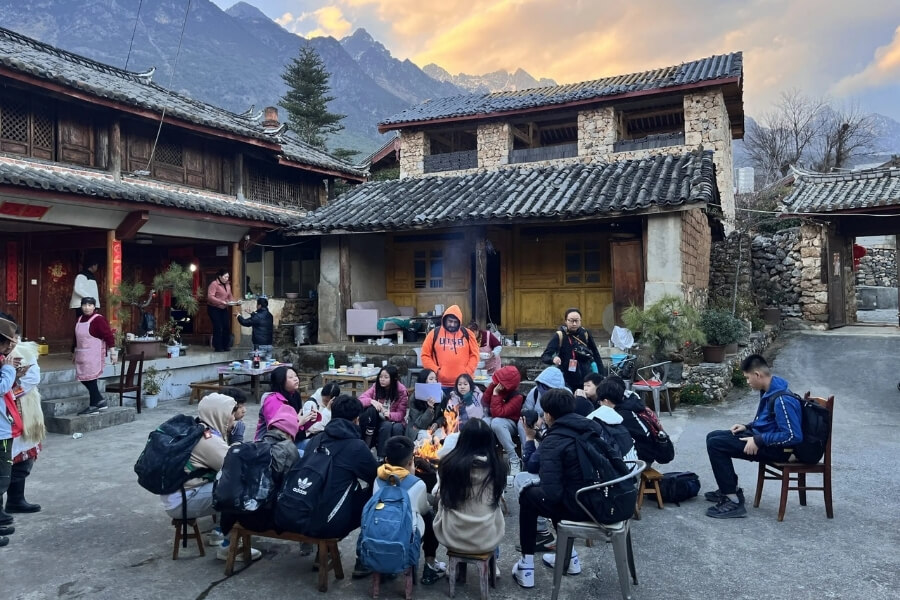 visit a local family in school trips to china